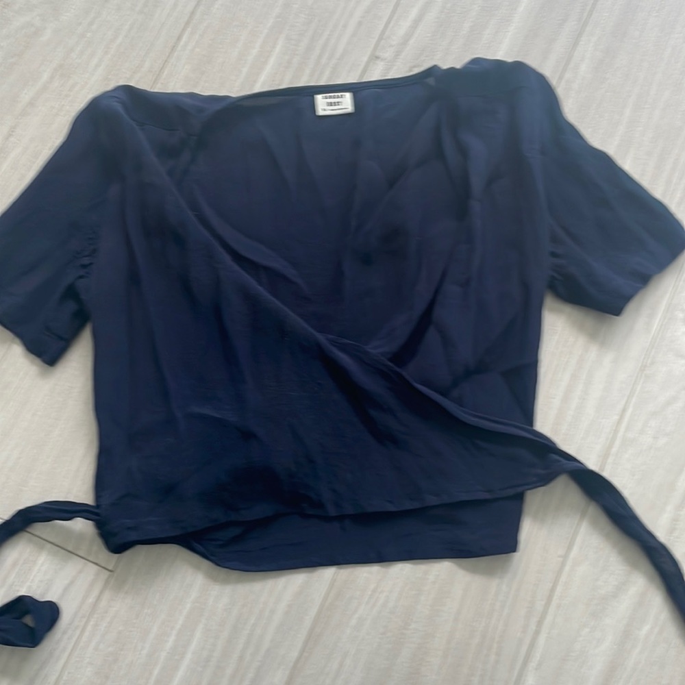 Aritizia Sunday Best wrap top